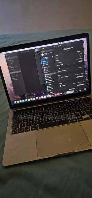 New Laptop Apple MacBook Pro 2020 M1 8GB Apple M1 Pro HDD+SSD 256GB