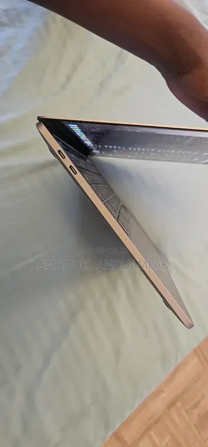 New Laptop Apple MacBook Pro 2020 M1 8GB Apple M1 Pro HDD+SSD 256GB