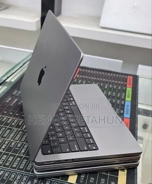 New Laptop Apple MacBook Pro 2021 M1 32GB Apple M1 SSD 512GB