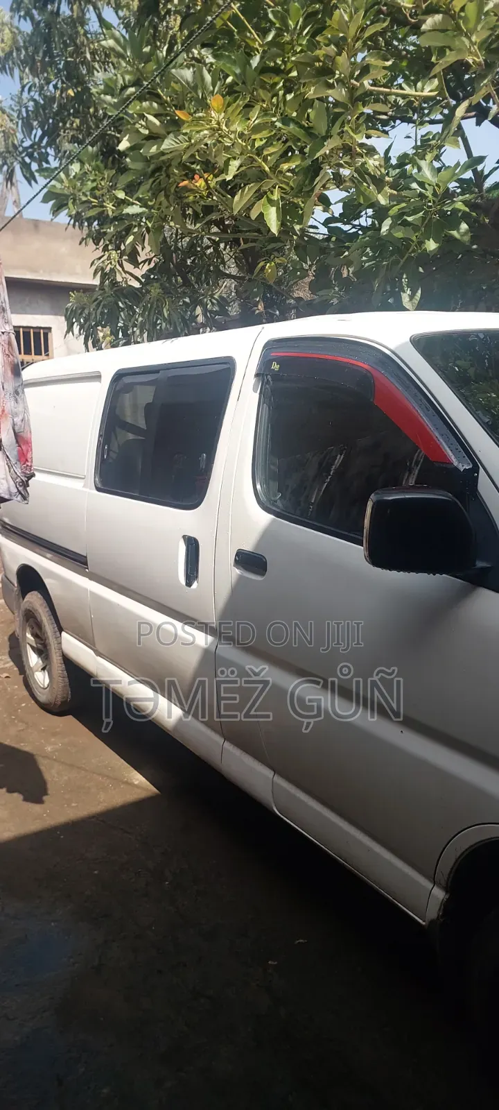 Toyota Grand HiAce 2000 White