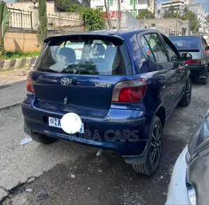 Toyota Vitz 2000 Blue