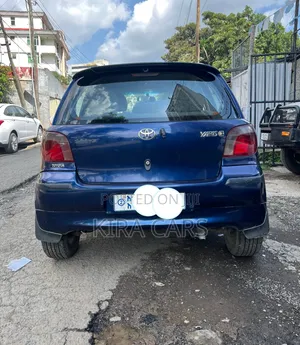 Toyota Vitz 2000 Blue