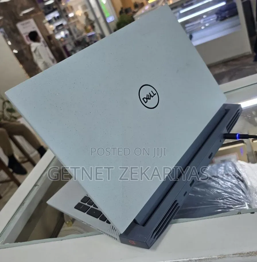 New Laptop Dell G15 5520 16GB Intel Core i7 SSD 512GB