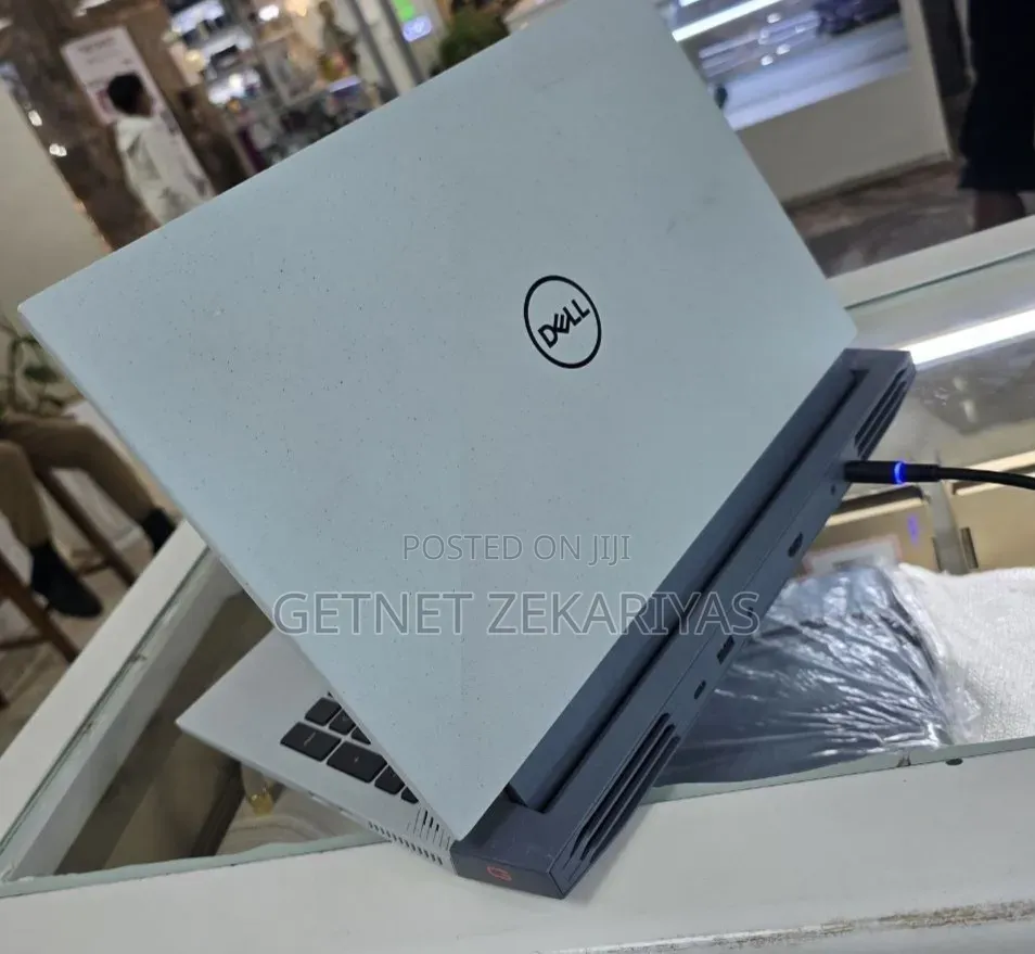 New Laptop Dell G15 5520 16GB Intel Core i7 SSD 512GB