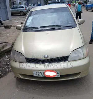 Toyota Platz 2001