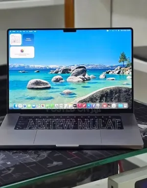 New Laptop Apple MacBook Pro 2022 M2 16GB Apple M2 SSD 512GB