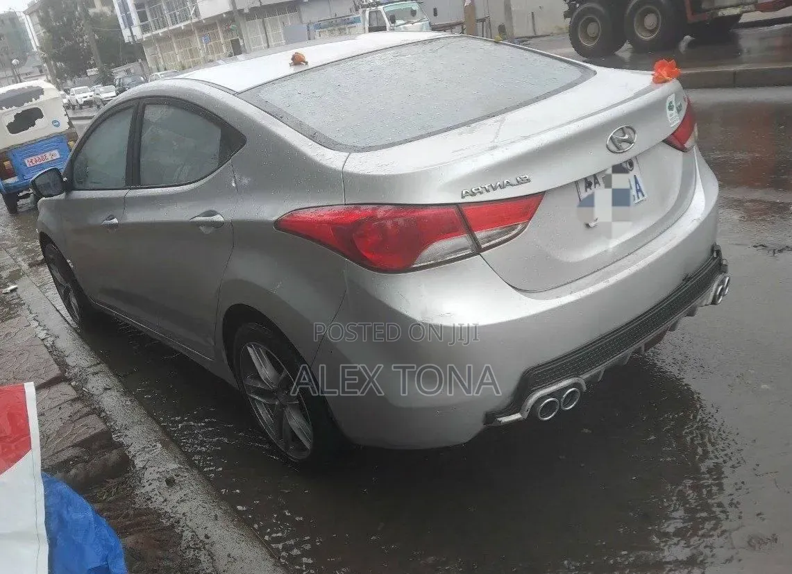 Hyundai Elantra 2013 Silver