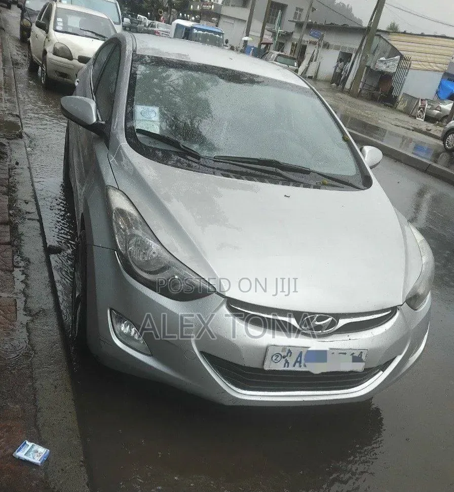 Hyundai Elantra 2013 Silver