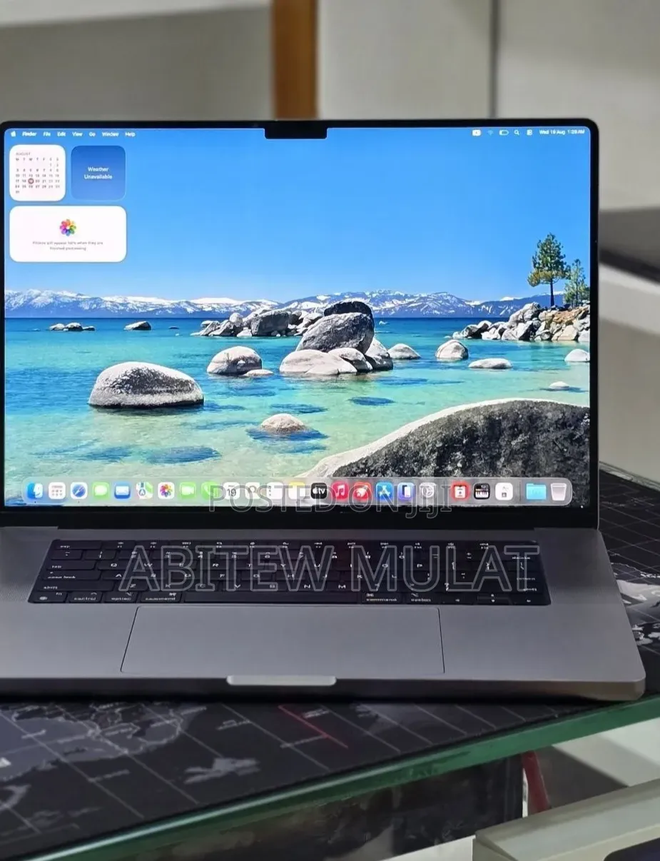 New Laptop Apple MacBook Pro 2022 M2 16GB Apple M2 SSD 512GB