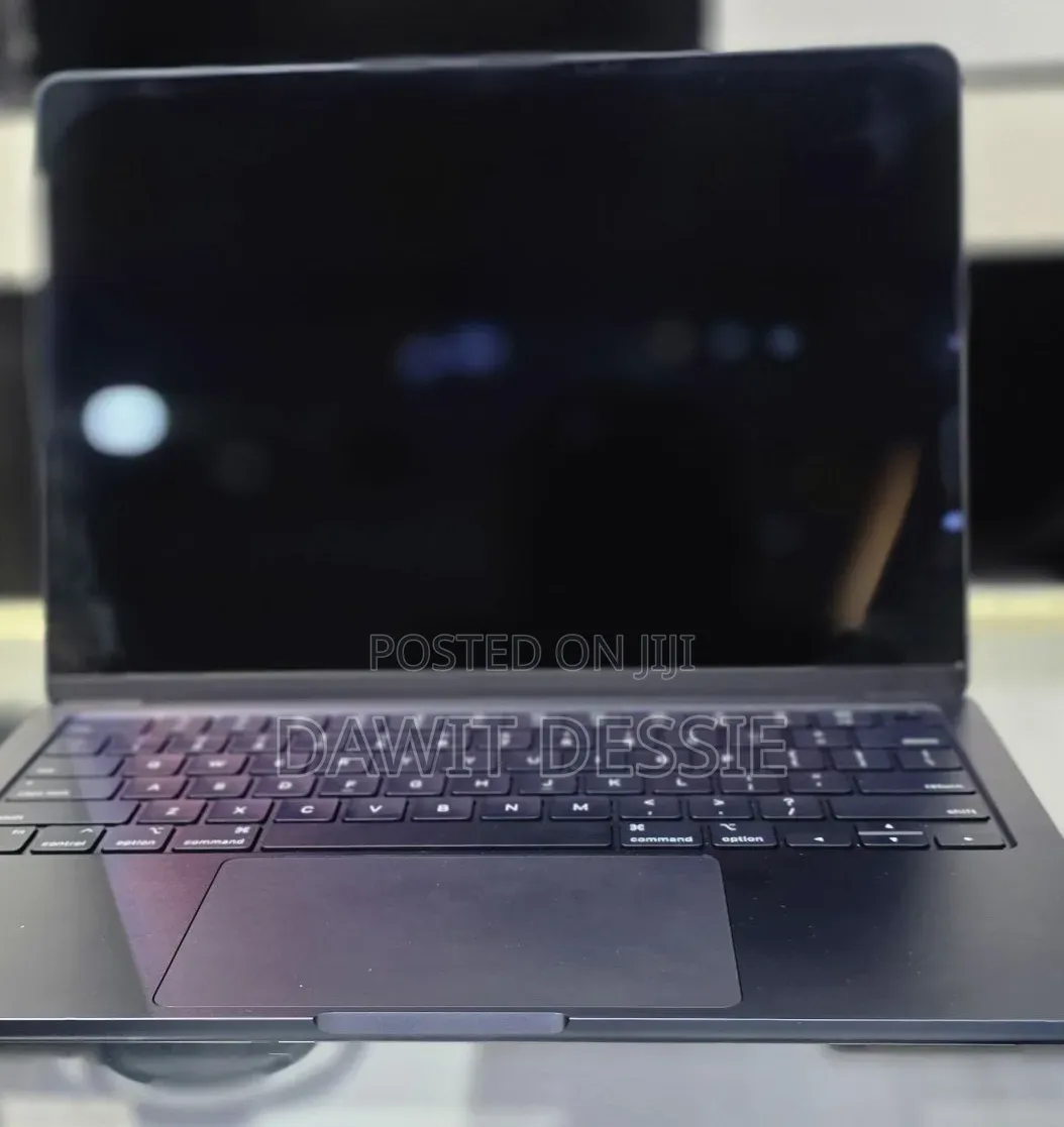 New Laptop Apple MacBook Air 2024 M3 8GB Apple M3 SSD 256GB