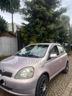 Toyota Vitz 2001 Pink