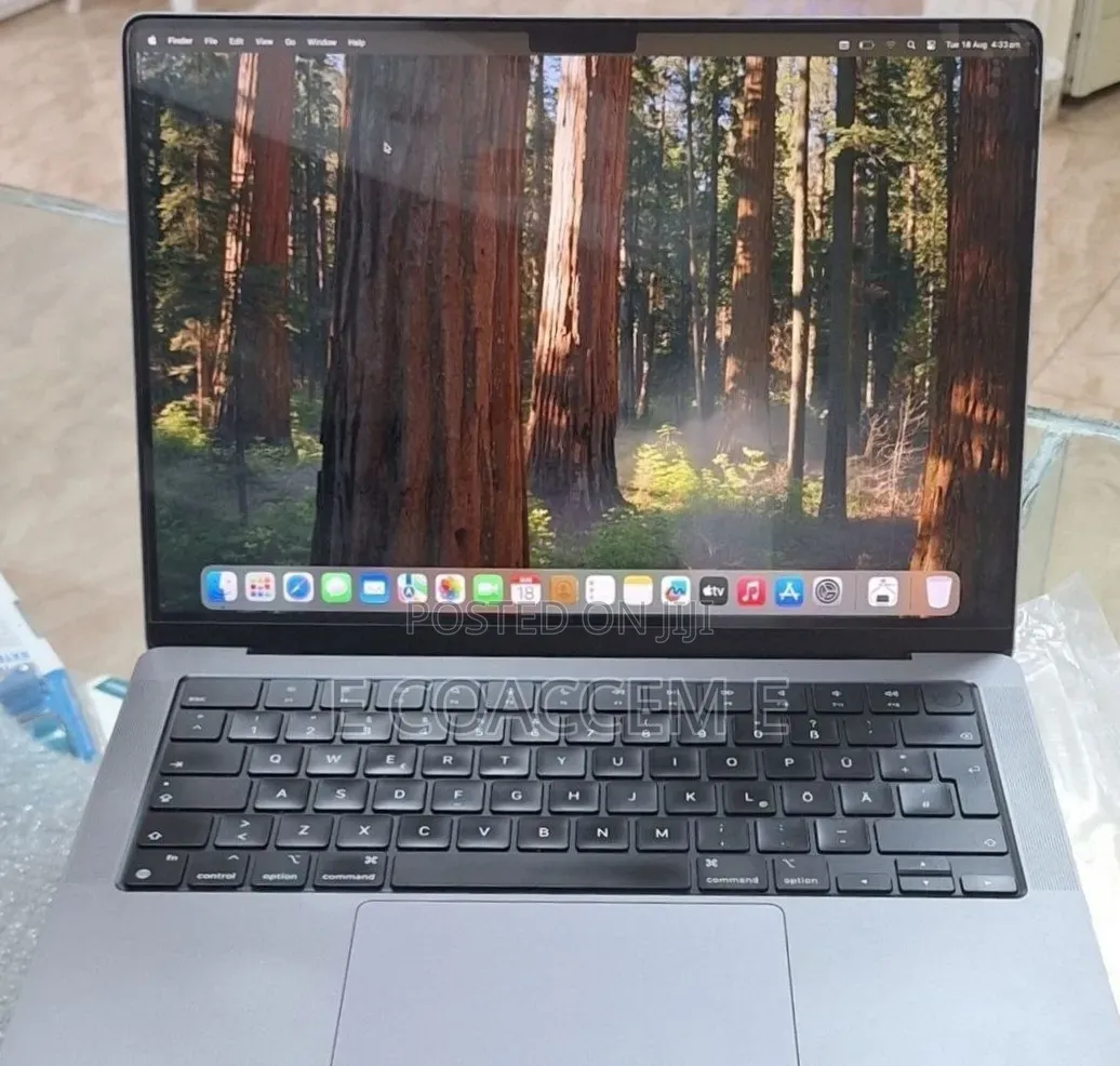New Laptop Apple MacBook 32GB SSD 1T