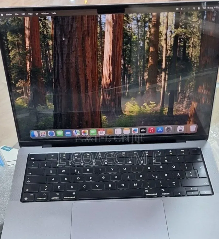 New Laptop Apple MacBook 32GB SSD 1T