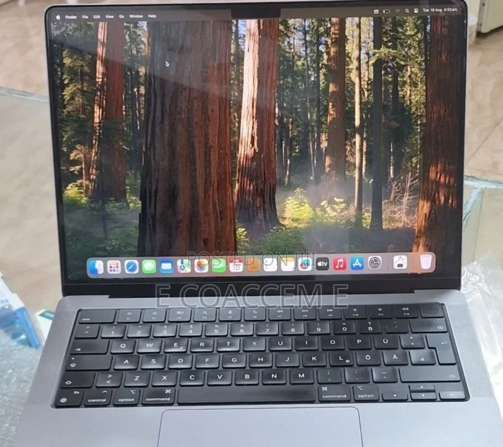 New Laptop Apple MacBook 32GB SSD 1T