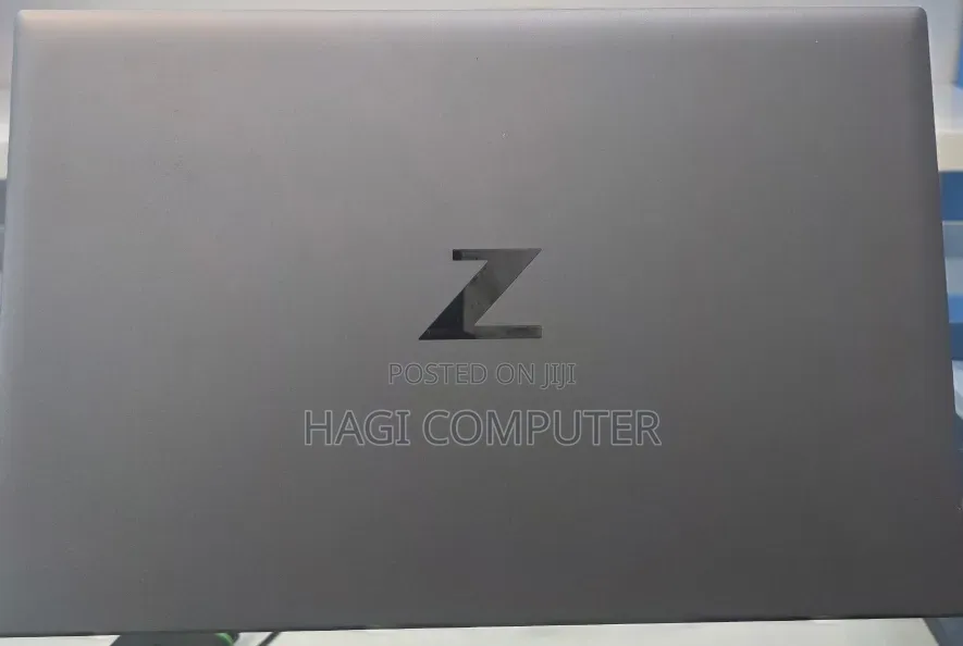 New Laptop HP ZBook Firefly G8 16GB Intel Core i7 SSD 512GB