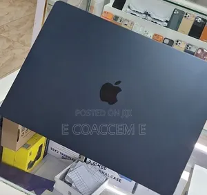 New Laptop Apple MacBook Air 2025 M4 16GB SSD 256GB
