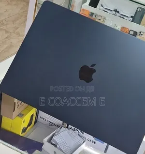 New Laptop Apple MacBook Air 2025 M4 16GB SSD 256GB