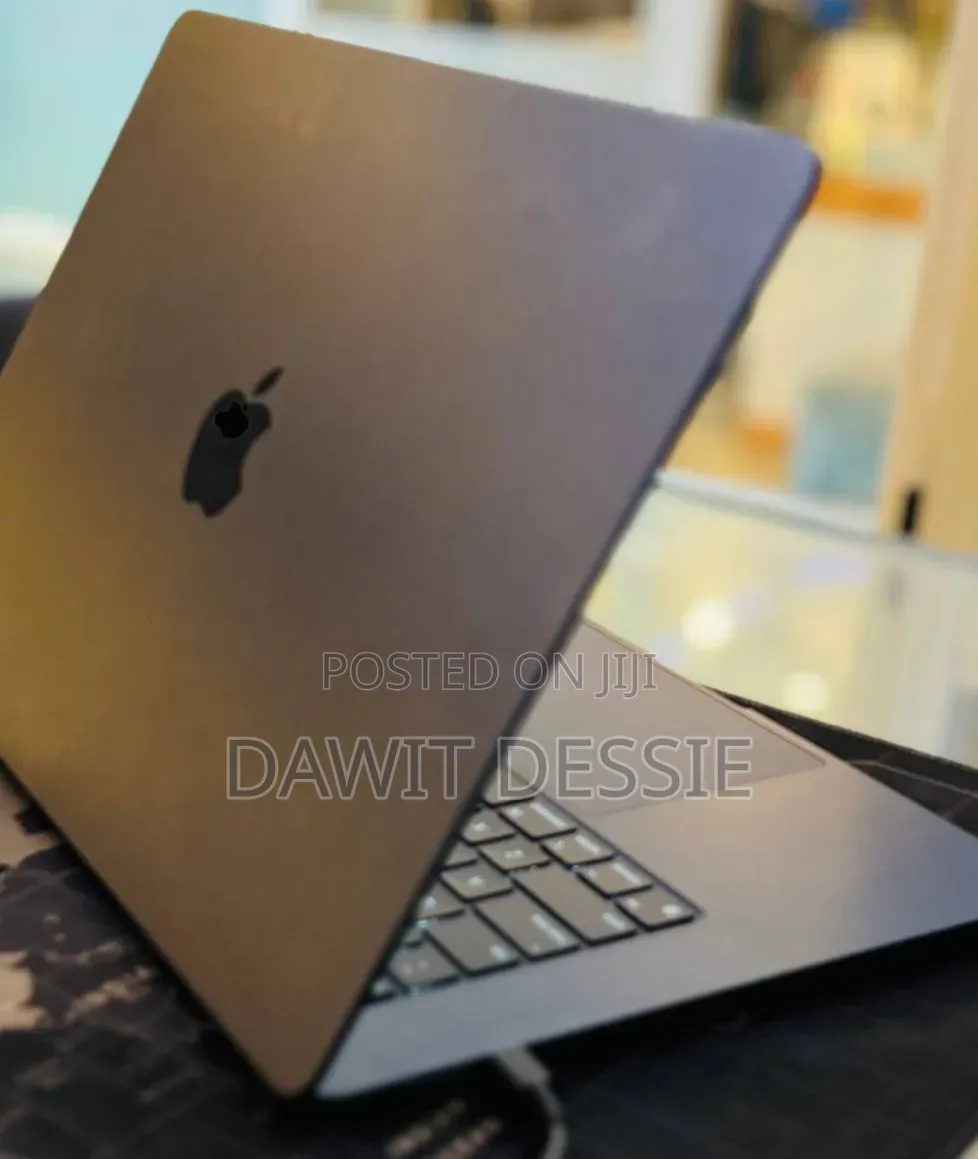 New Laptop Apple MacBook Air 2024 M3 8GB Apple M3 SSD 256GB