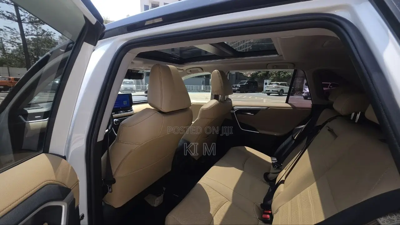 Toyota RAV4 2023 White