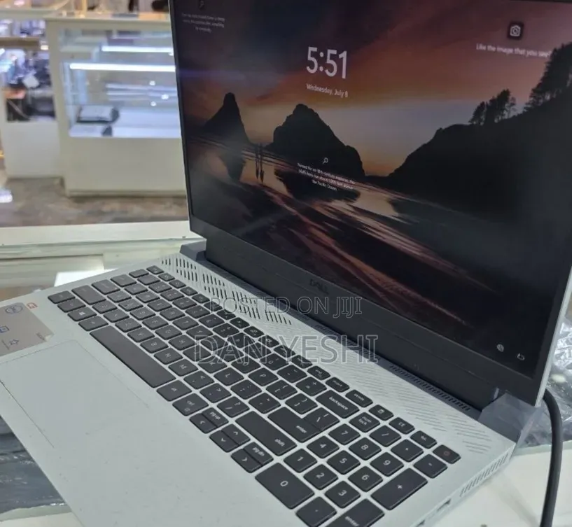 New Laptop Dell G15 5510 16GB Intel Core i7 SSD 512GB