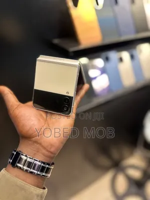 New Samsung Galaxy Z Flip 3 128 GB