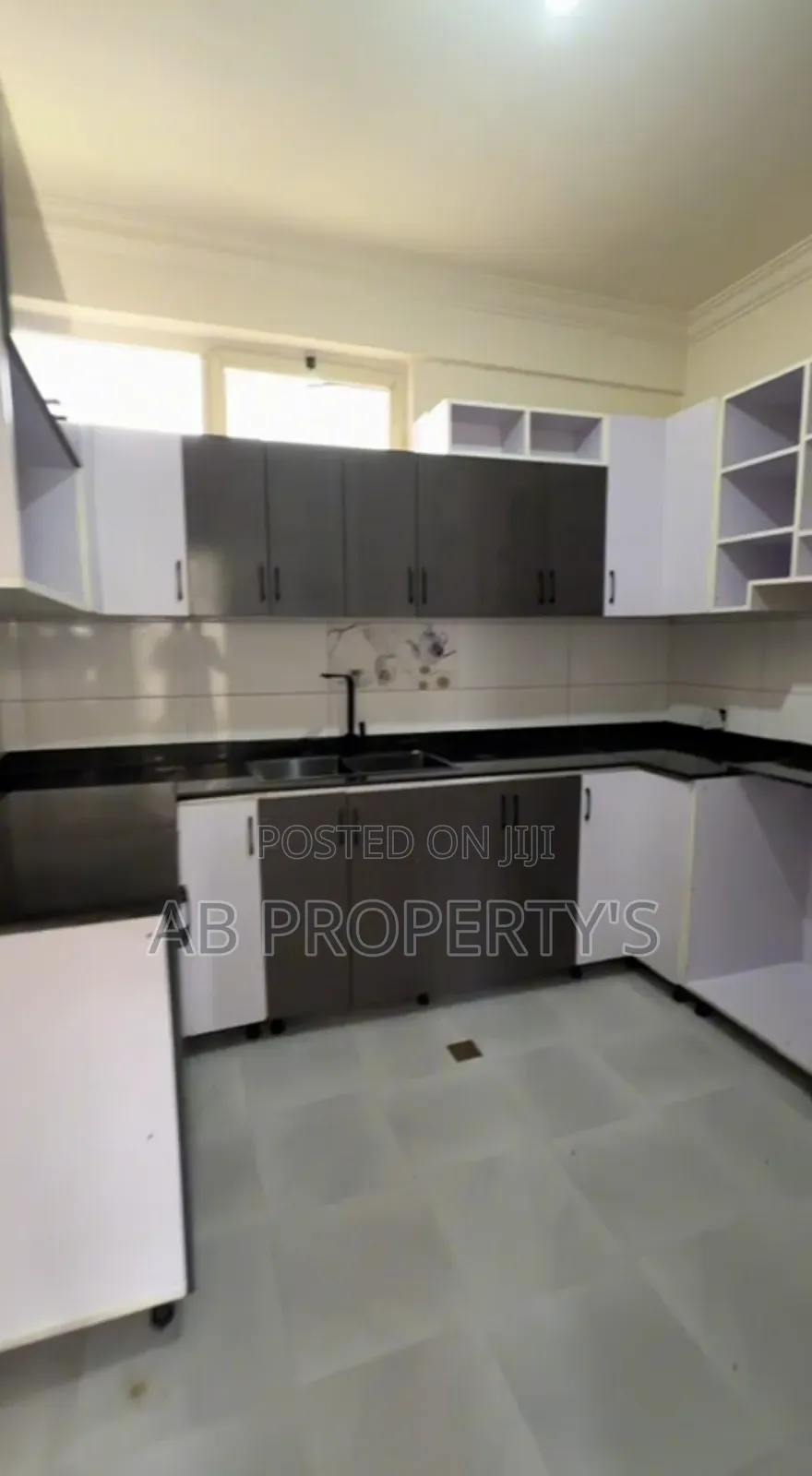 Furnished 3bdrm Apartment in መገናኛ ሾላ, Yeka for sale