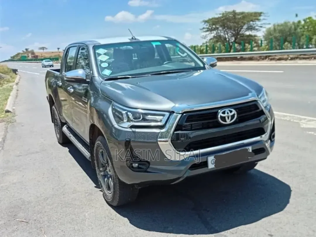 Toyota Hilux 2023 Gray