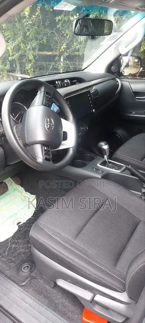 Toyota Hilux 2023 Gray