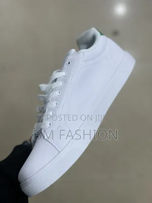 Lacoste Evolutionary Flats