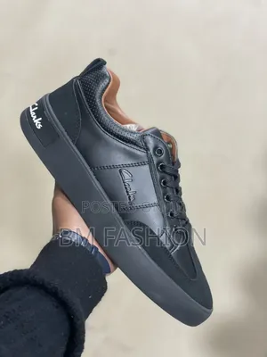 Clarks Smooth Leather Flats in Full Black