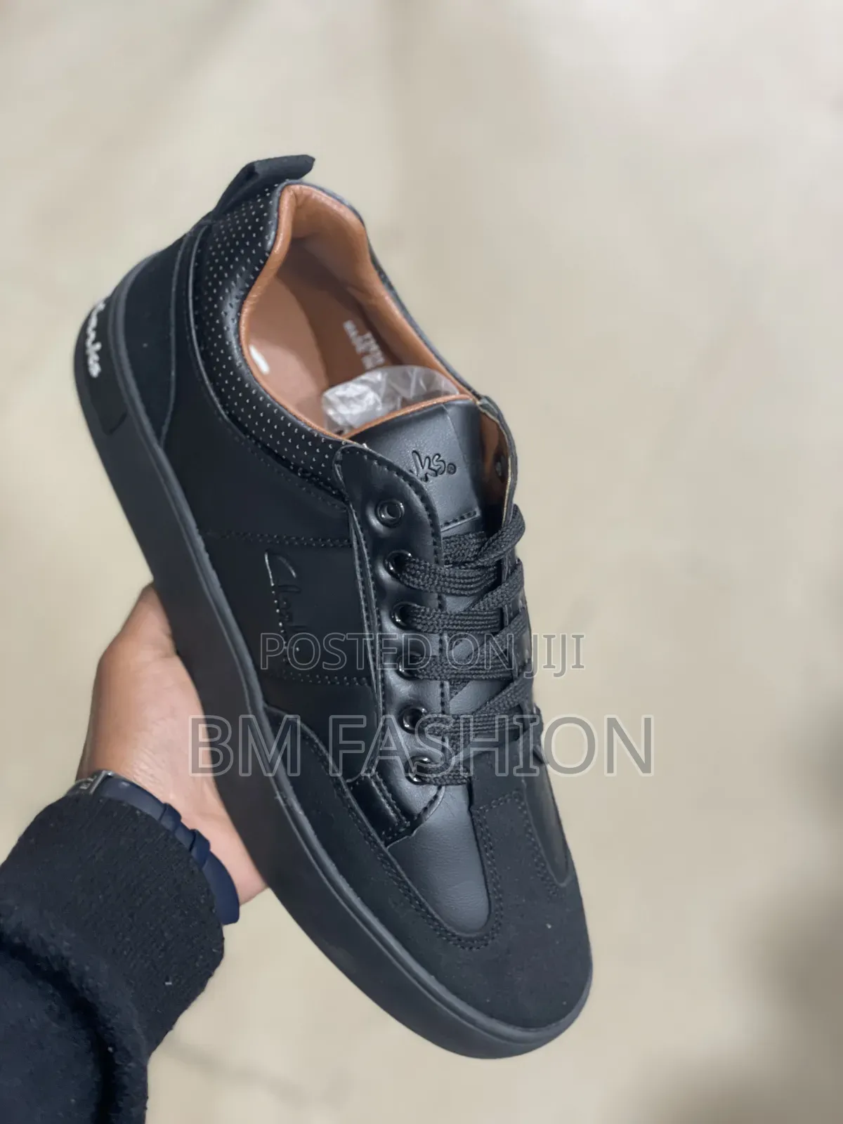 Clarks Smooth Leather Flats in Full Black
