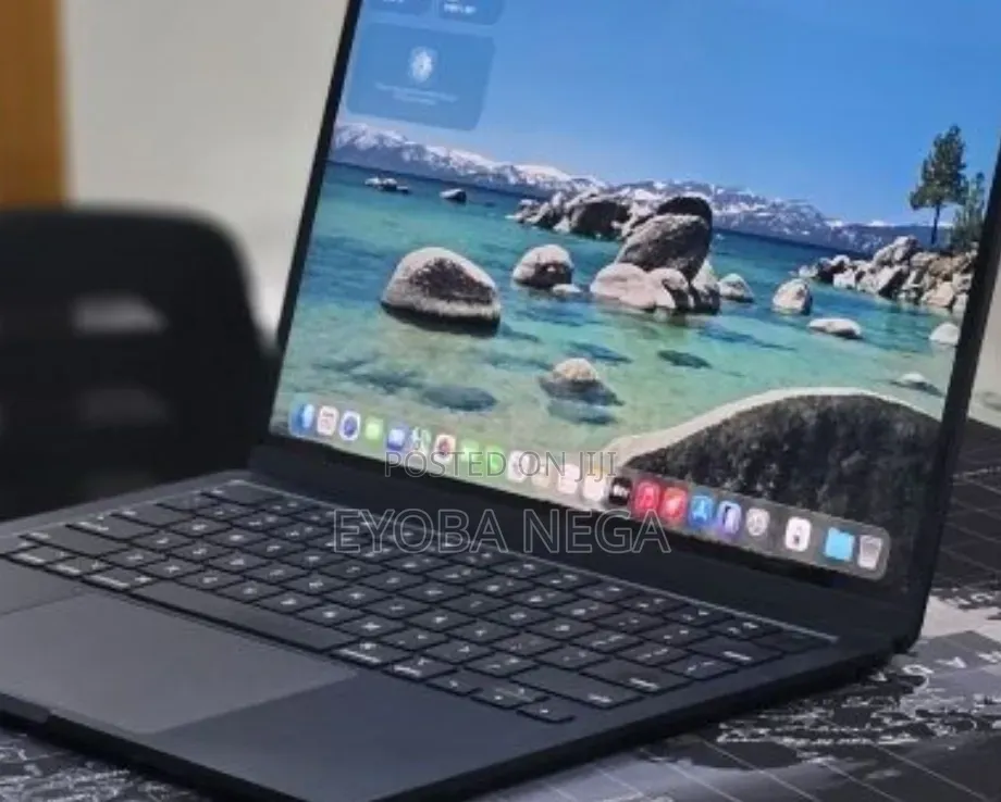Laptop Apple MacBook Air 2022 M2 16GB Apple M2 SSD 256GB