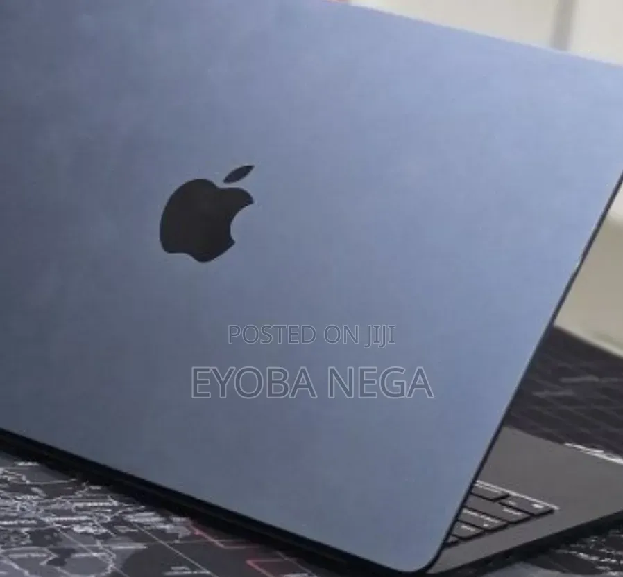 Laptop Apple MacBook Air 2022 M2 16GB Apple M2 SSD 256GB