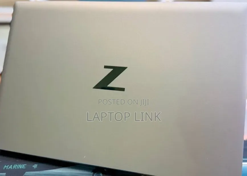 New Laptop HP ZBook Firefly G8 16GB Intel Core i7 SSD 512GB