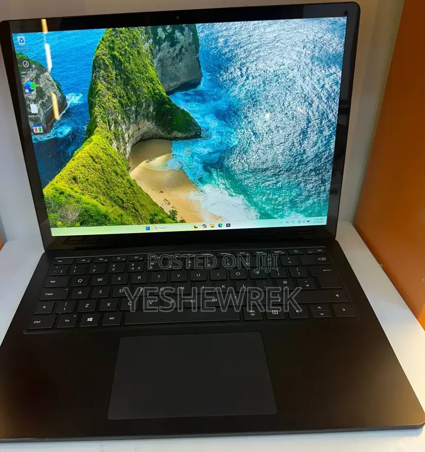 New Laptop Microsoft Surface 16GB Intel Core i7 SSD 512GB