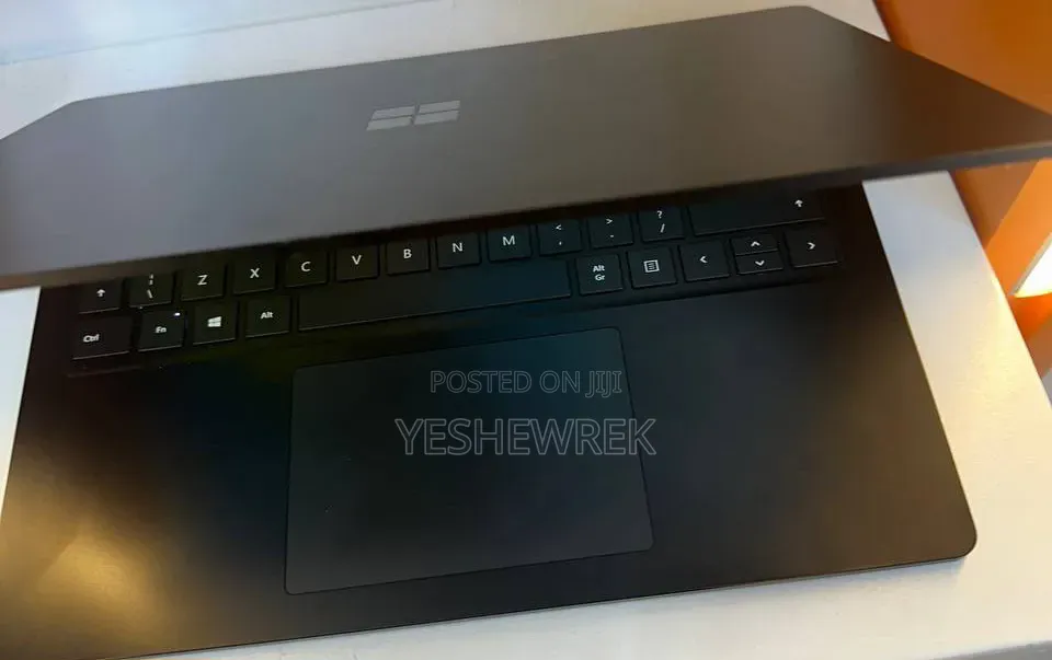 New Laptop Microsoft Surface 16GB Intel Core i7 SSD 512GB