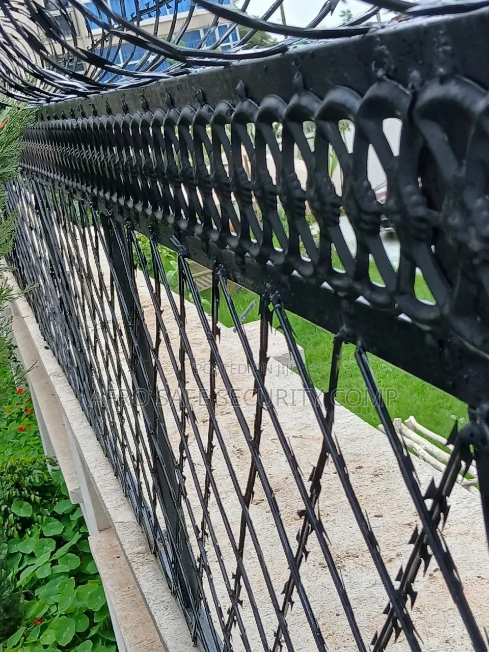 X X ( Diamond ) Razor Wire Fence