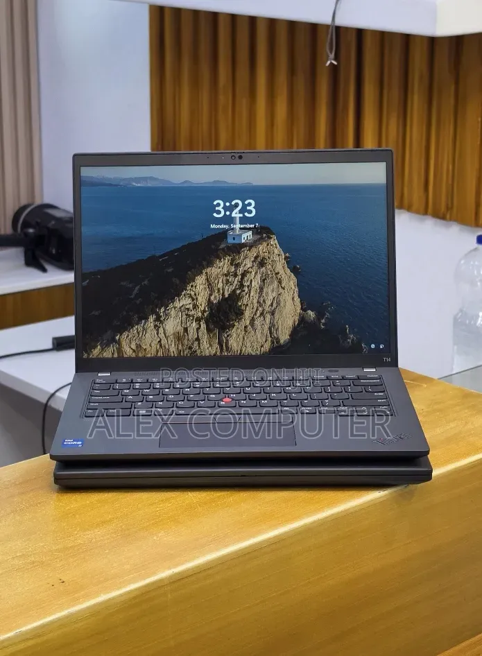 New Laptop Lenovo ThinkPad T14 G4 16GB Intel Core i7 SSD 512GB