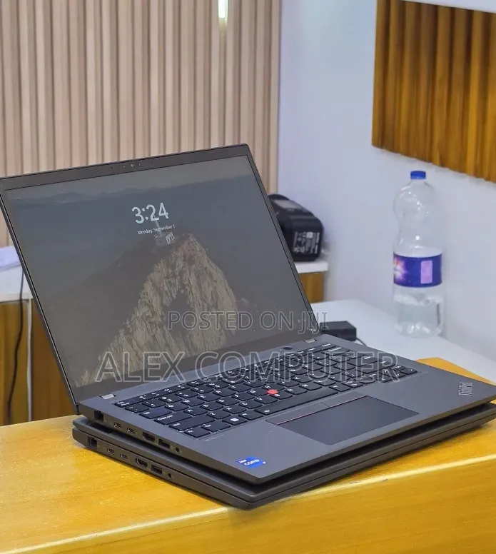 New Laptop Lenovo ThinkPad T14 G4 16GB Intel Core i7 SSD 512GB