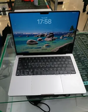 New Laptop Apple MacBook Pro 2025 M5 16GB Apple M5 SSD 512GB