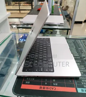 New Laptop Apple MacBook Pro 2025 M5 16GB Apple M5 SSD 512GB