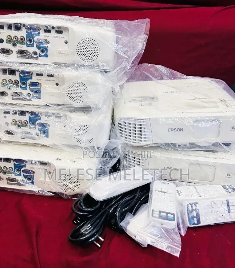 EEpson CB-2042 Model Projector