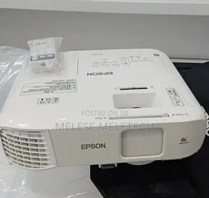 EEpson CB-2042 Model Projector