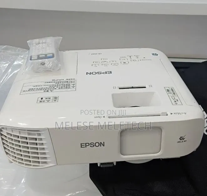 EEpson CB-2042 Model Projector