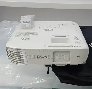 EEpson CB-2042 Model Projector