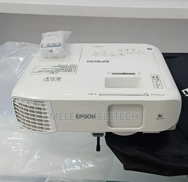 EEpson CB-2042 Model Projector