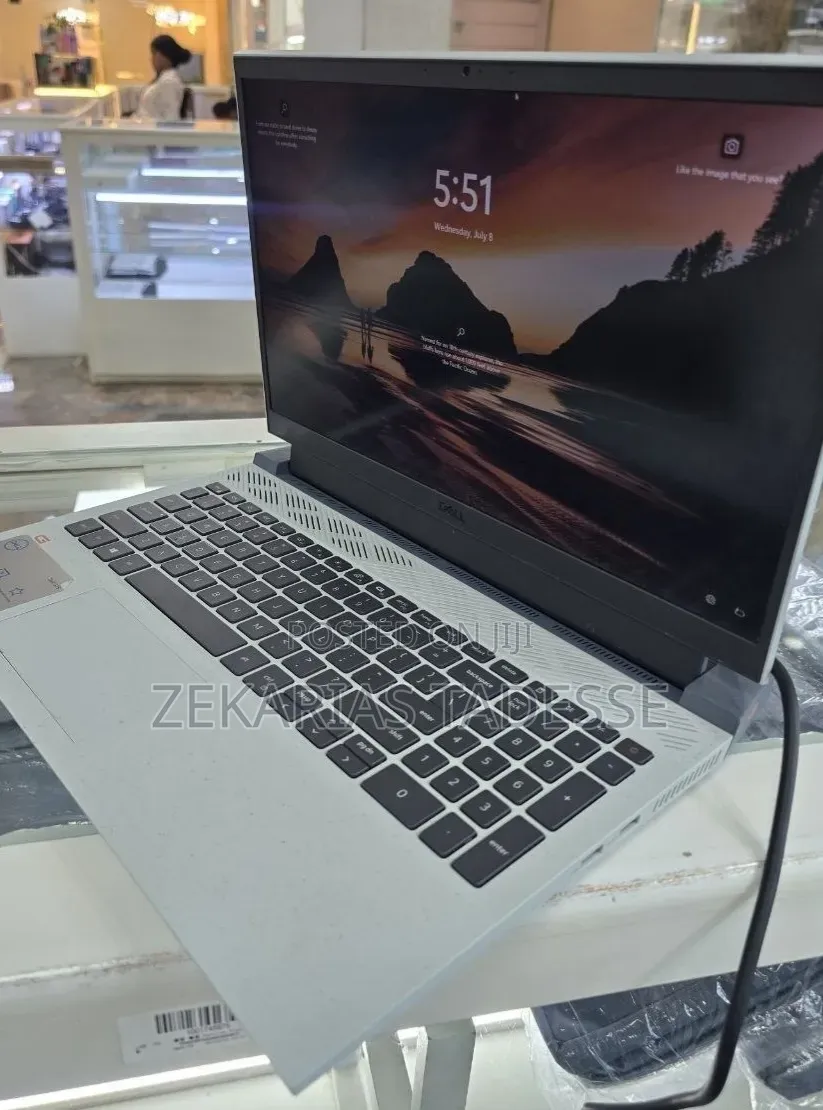 New Laptop Dell G15 5510 16GB Intel Core i7 SSD 512GB