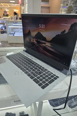 New Laptop Dell G15 5510 16GB Intel Core i7 SSD 512GB