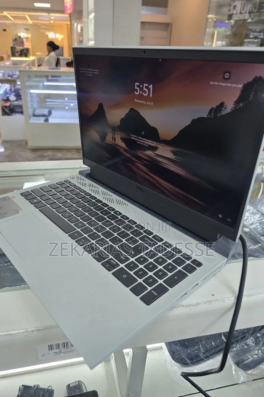 New Laptop Dell G15 5510 16GB Intel Core i7 SSD 512GB