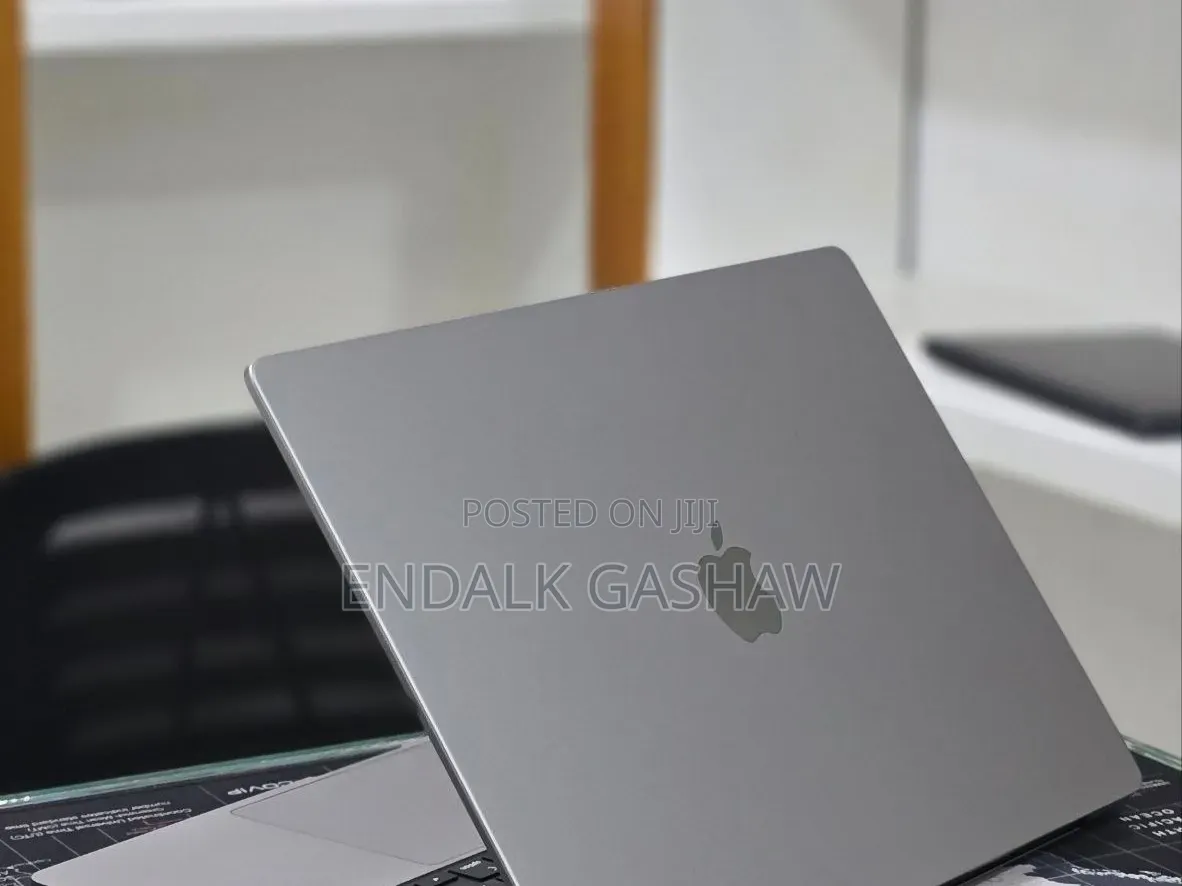 New Laptop Apple MacBook Pro 2023 M2 16GB Apple M2 SSD 512GB